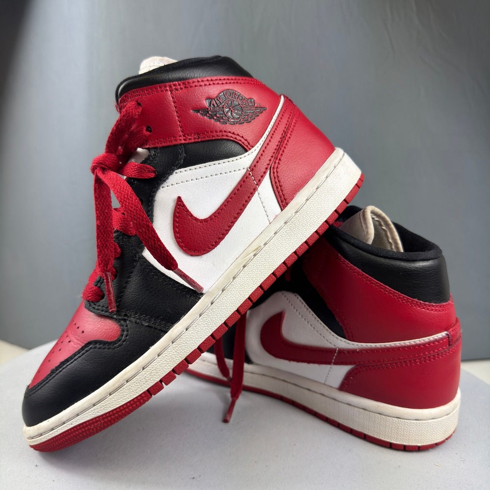 Nike Air Jordan 1 Mid Chicago Black Toe Boys Size 6.5 Red White Black Sneaker